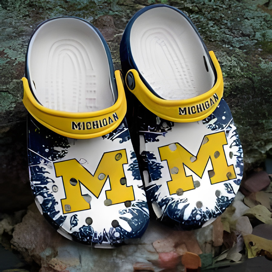 Michigan Wolverines Soft Clogs